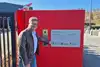 Prof. Dr. Jochen Buck am Eingang des Nationalen Automuseums (The Loh Colection). Er leitet hier den Hochschulcampus, bei dem u.a. der Zertifikatskurs "Certified Expert for Historic Cars CEHC" erworben werden kann.